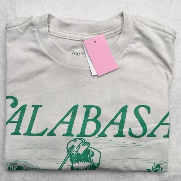 Zoe + Liv Graphic T-shirt Women Calabasas Good Giveaway choose your size 👇 - Picture 4 of 7